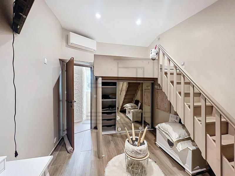 Maison - 260 m² - 10 pièces