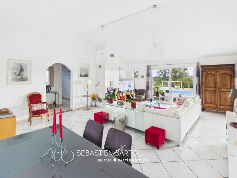 Maison - 192 m² - 7 pièces