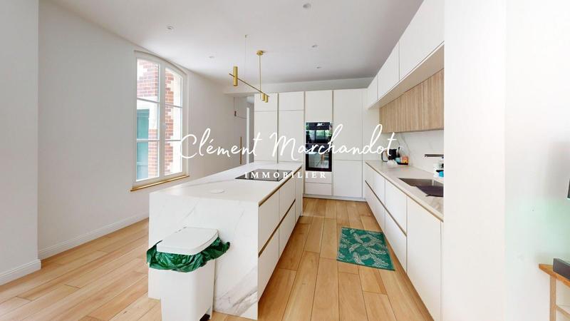 Propriété - 300 m² - 8 pièces