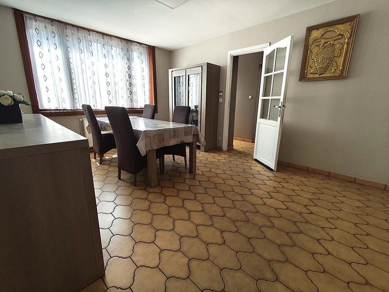 Maison - 205 m² - 9 pièces