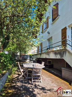 Maison - 196 m² - 9 pièces