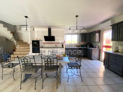 Propriété - 240 m² - 10 pièces