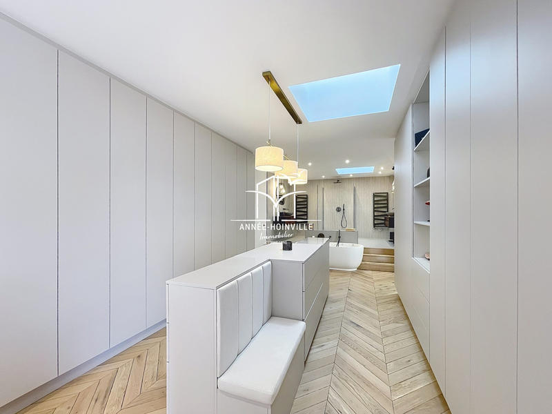 Villa - 330 m² - 9 pièces