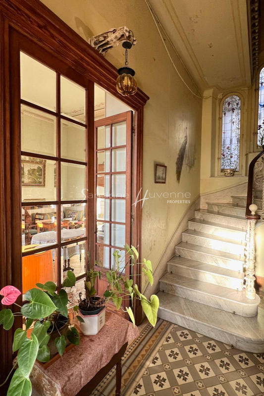 Maison - 334 m² - 10 pièces