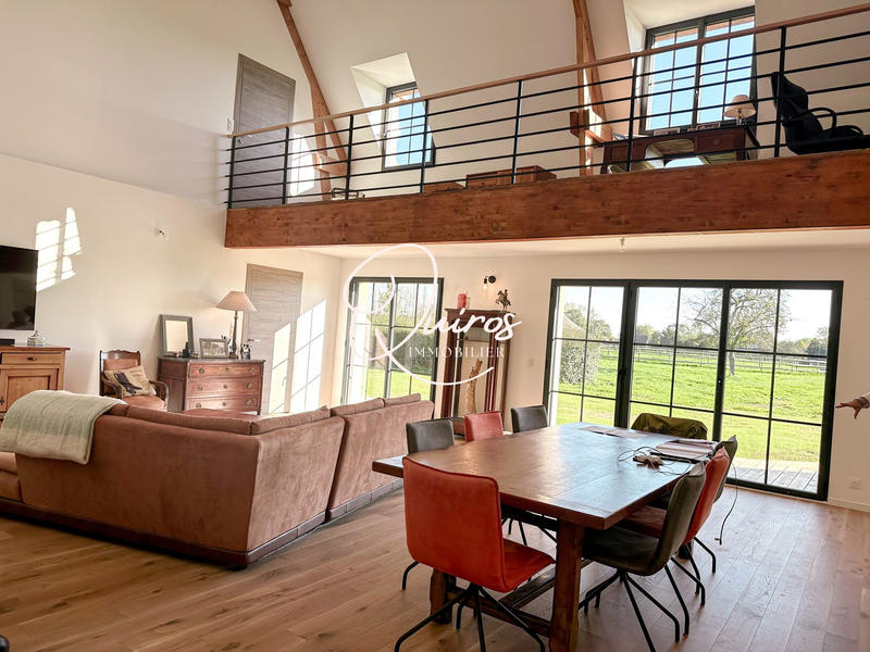 Maison - 290 m² - 8 pièces