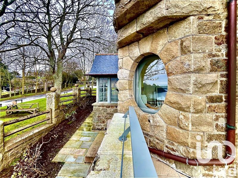 Maison - 360 m² - 13 pièces