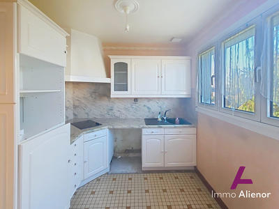 Maison - 102 m² - 4 pièces