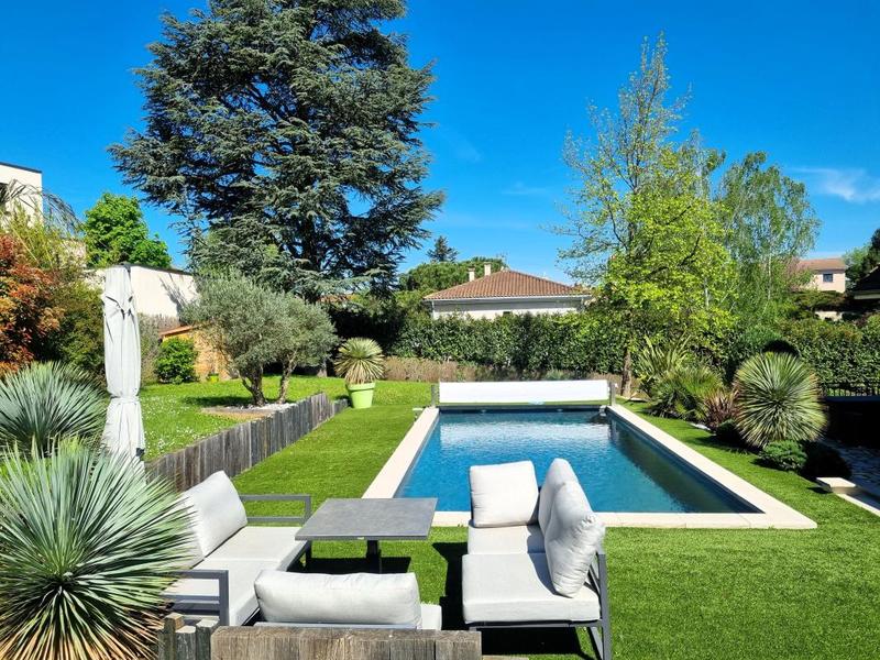 Maison - 185 m² - 8 pièces