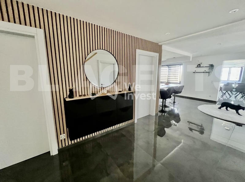 Maison - 221 m² - 7 pièces