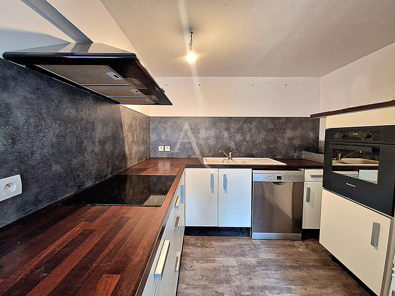 Maison - 258 m² - 9 pièces