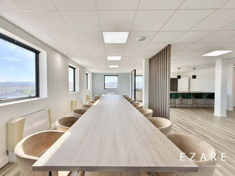 Bureau - 117 m² - 1 pièce