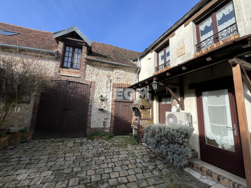 Maison - 230 m² - 8 pièces