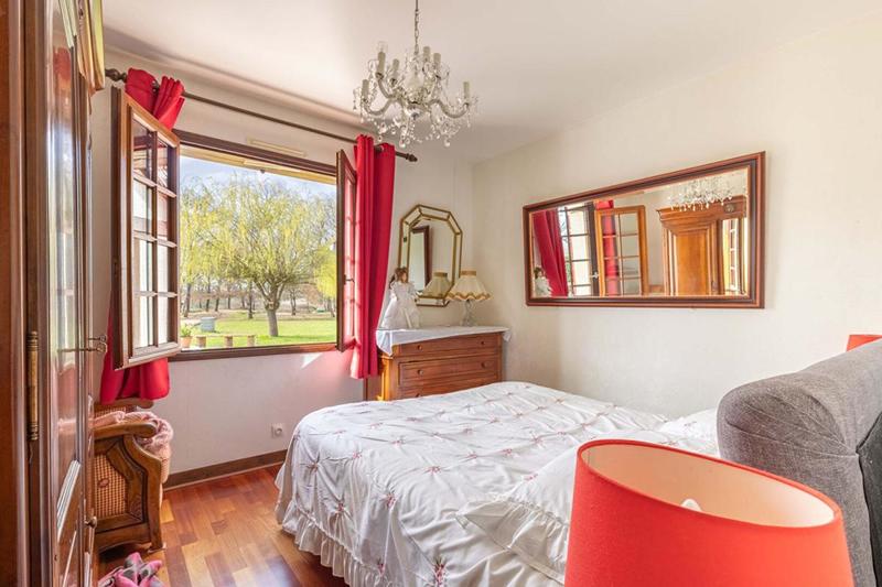 Maison - 185 m² - 8 pièces