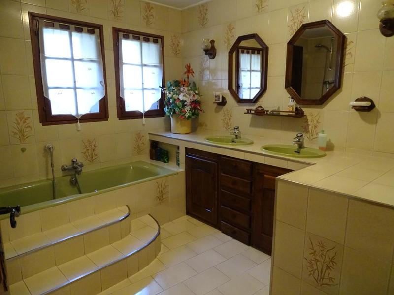 Maison - 258 m² - 7 pièces