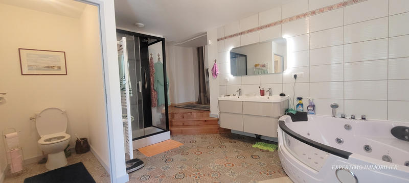 Maison - 201 m² - 8 pièces