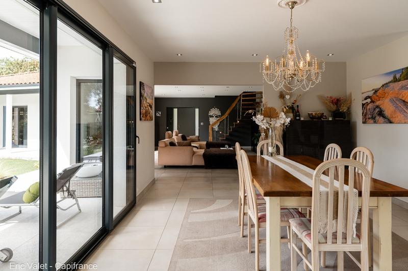 Villa - 230 m² - 6 pièces