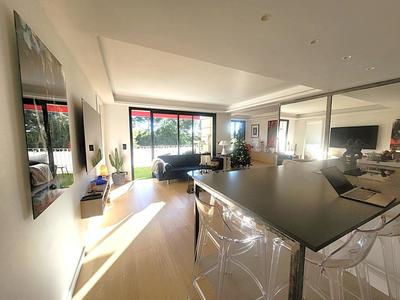 Appartement - 81 m² - 5 pièces