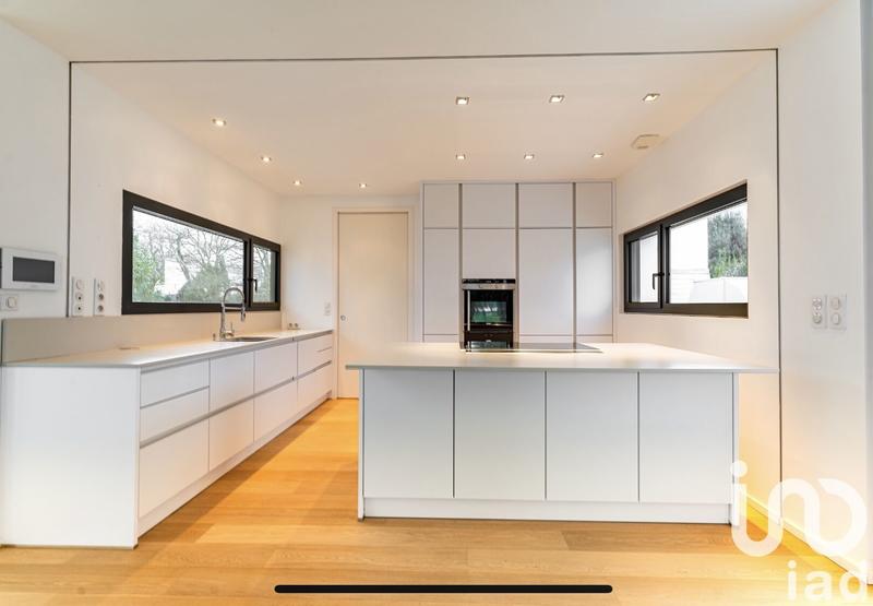 Maison - 240 m² - 8 pièces