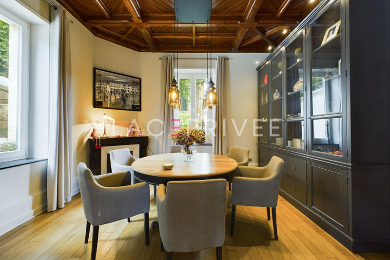 Maison - 272 m² - 10 pièces