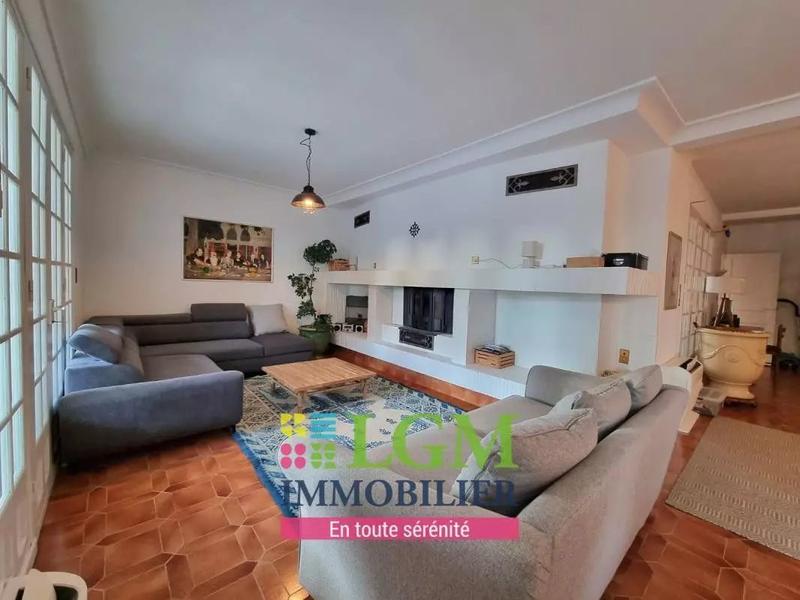 Villa - 222 m² - 7 pièces