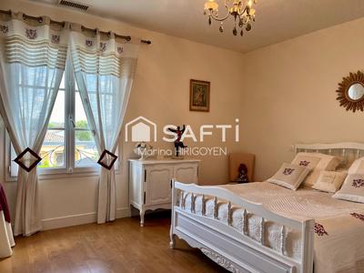 Maison - 215 m² - 6 pièces