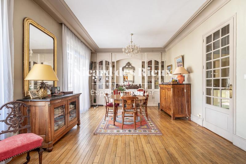 Maison - 210 m² - 8 pièces