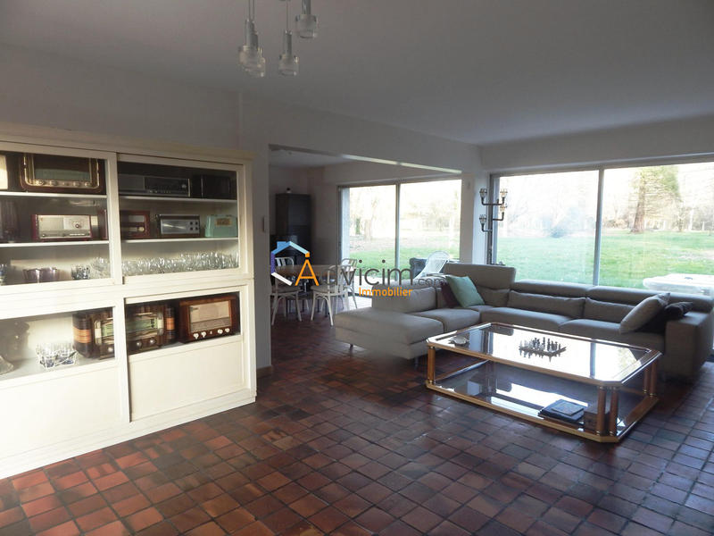 Maison - 250 m² - 8 pièces