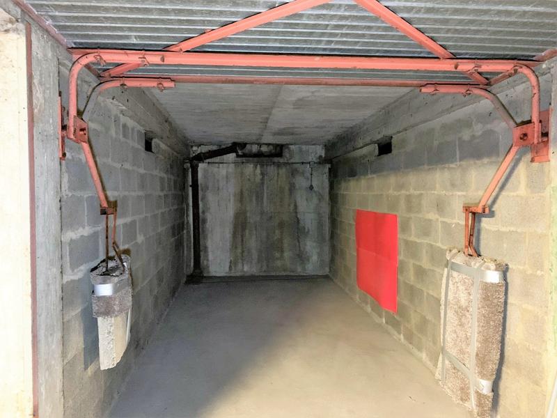 Parking / Garage - 11 m²