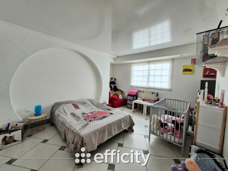 Maison - 242 m² - 6 pièces