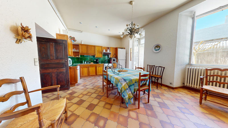 Maison - 300 m² - 6 pièces