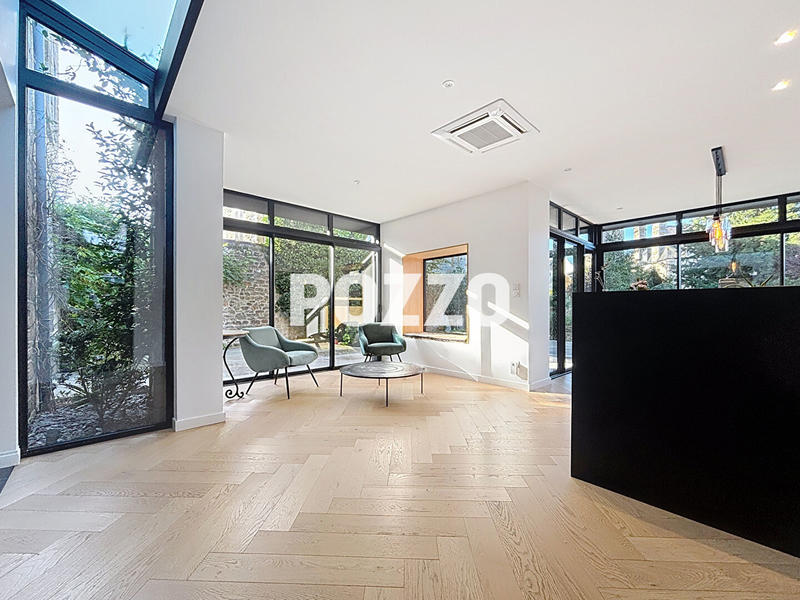 Maison - 256 m² - 10 pièces