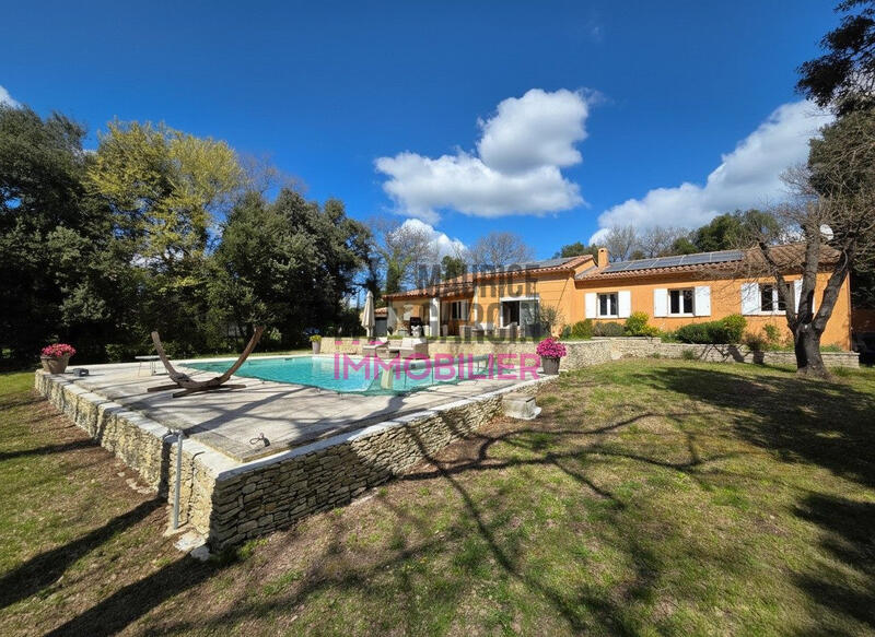 Maison - 231 m² - 7 pièces