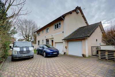 Appartement - 156 m² - 8 pièces