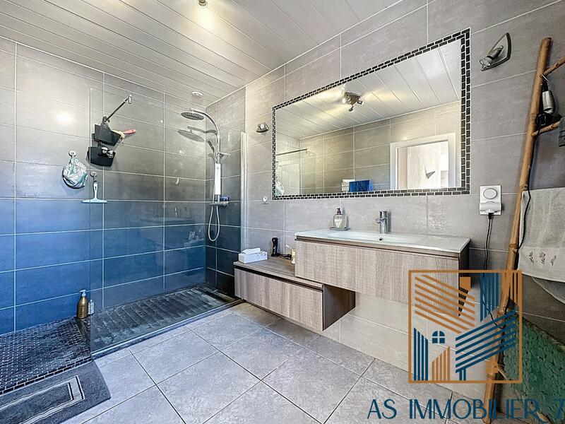 Maison - 220 m² - 4 pièces