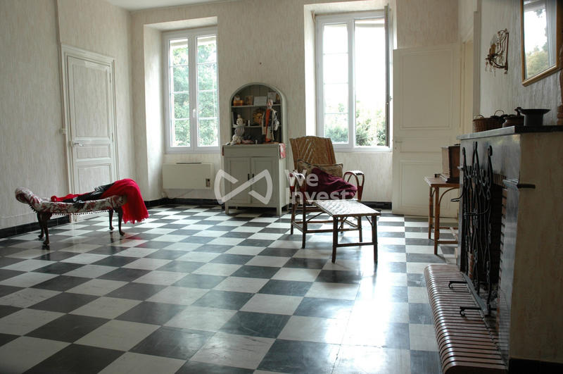 Maison - 240 m² - 7 pièces