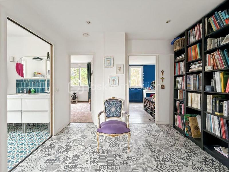 Maison traditionnelle - 220 m² - 8 pièces