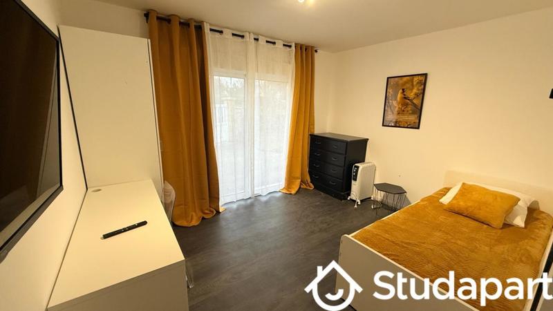 Chambre - 10 m² - 1 pièce