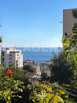 Maison traditionnelle - 220 m² - 12 pièces