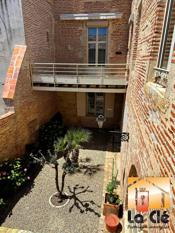 Maison - 410 m² - 10 pièces