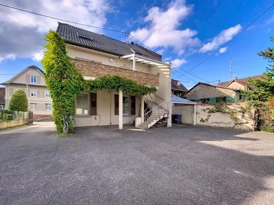 Maison - 333 m² - 11 pièces