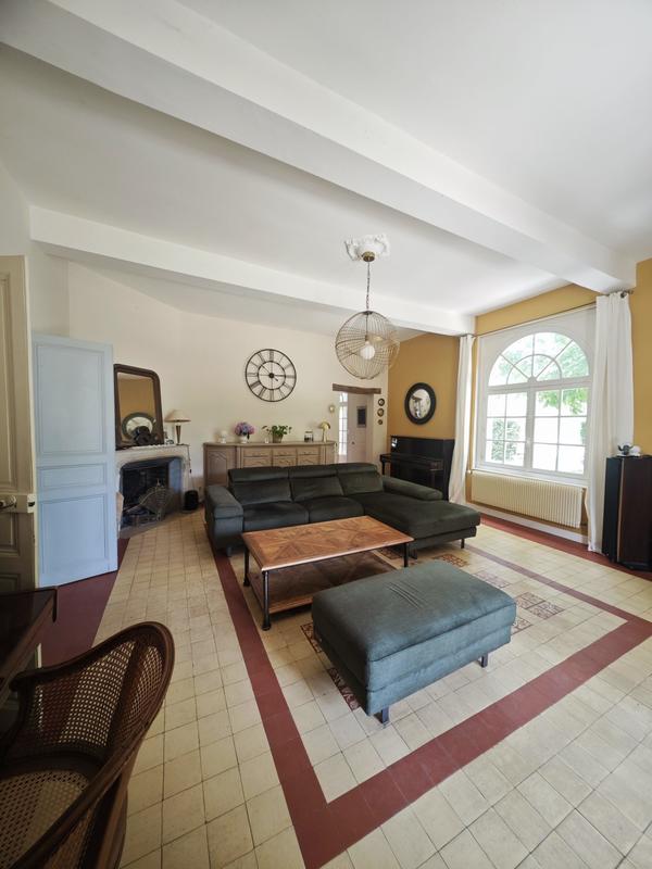 Maison - 329 m² - 12 pièces