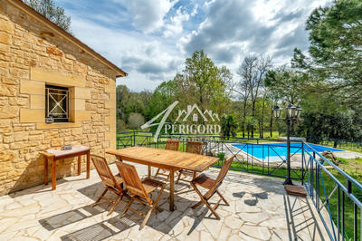 Maison traditionnelle - 180 m² - 6 pièces