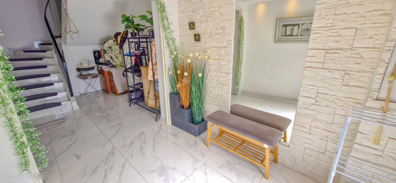 Maison - 178 m² - 10 pièces