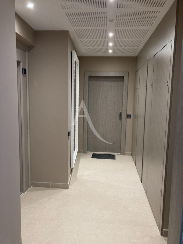 Appartement - 96 m² - 5 pièces