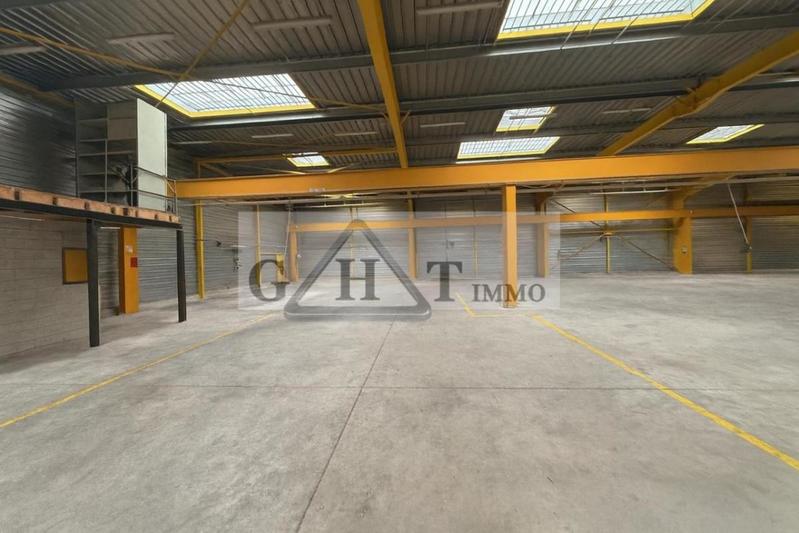 Entrepôt - 1 240 m²