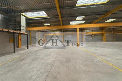 Entrepôt - 1 240 m²