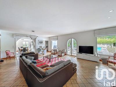 Maison - 239 m² - 9 pièces