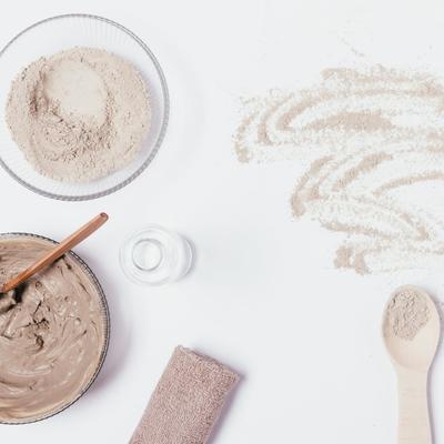 Activité enfants - on s'amuse avec la porcelaine froide !