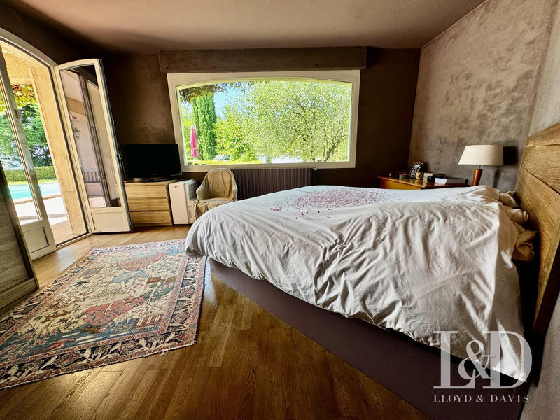 Maison - 313 m² - 9 pièces