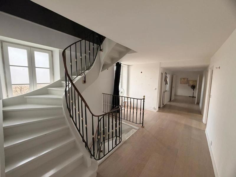 Maison - 500 m² - 10 pièces